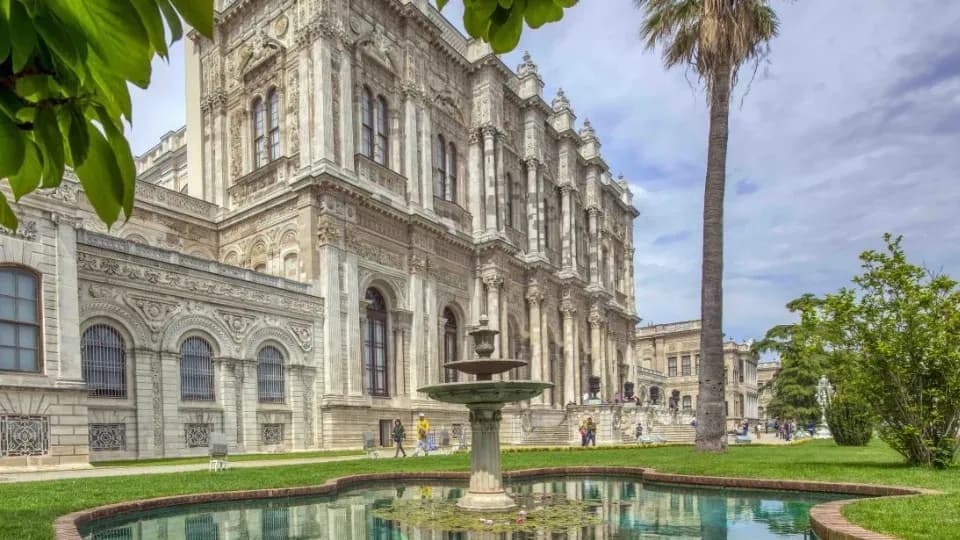Schnelleinlass zum Dolmabahçe-Palast & Harem mit Audioguide - Image 1