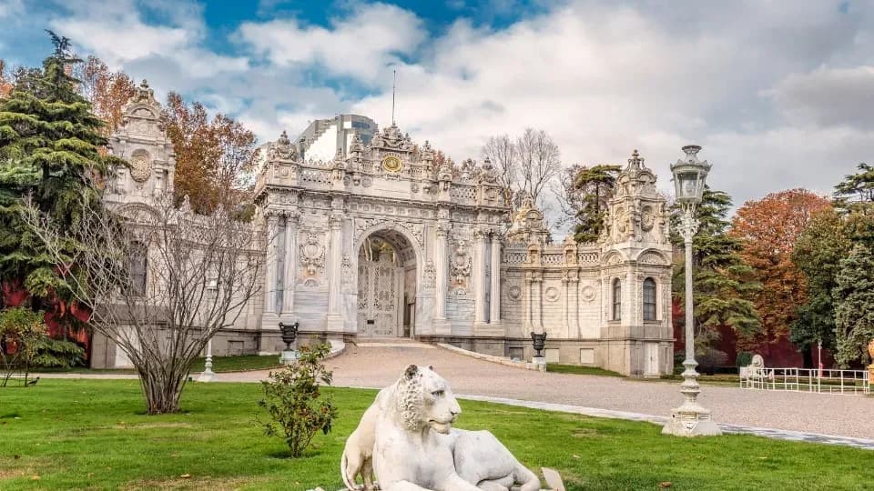 Dolmabahce Palace Skip-the-Line Tickets with Audio Guide - Image 1